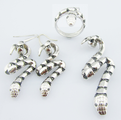 Classic Sterling Silver Jewelry Set With 18 Inches Bezel Set Link Bracelet