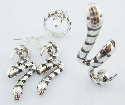 Classic Sterling Silver Jewelry Set With 18 Inches Bezel Set Link Bracelet